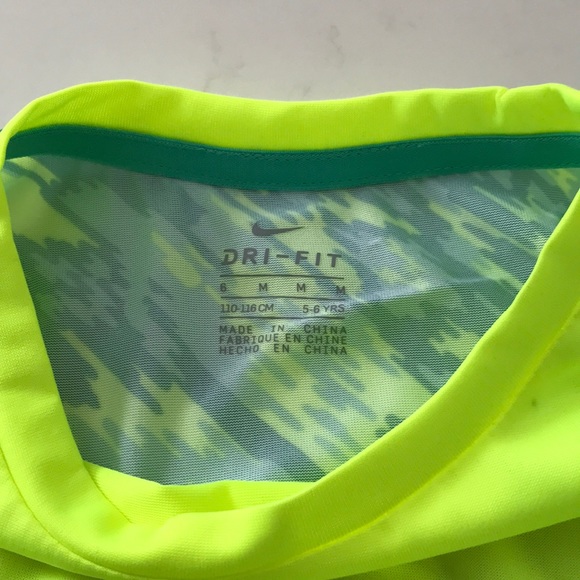 Nike dri fit girls athletic shirt - Picture 3 of 6